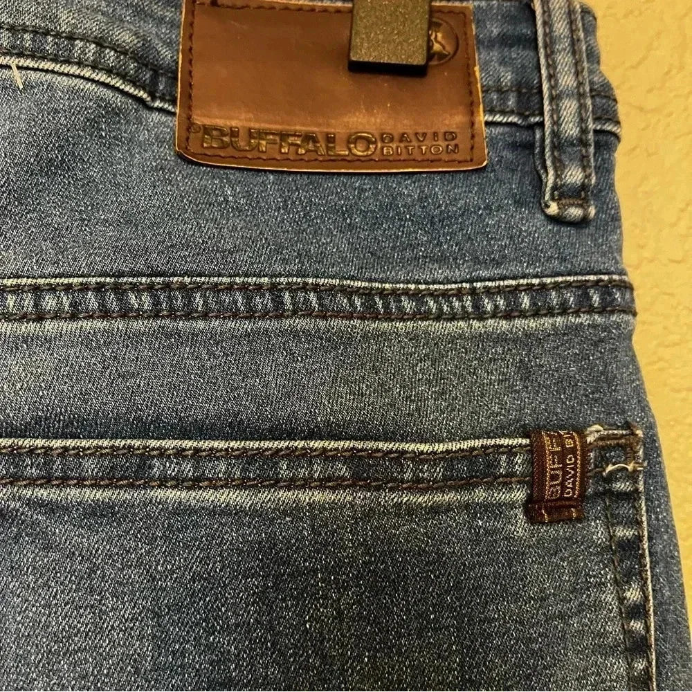 Buffalo David Bitton straight leg men's jeans size 34 X 32 in EUC RN149651